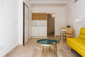 City Apartment | In-room dining