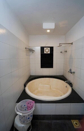 Σουίτα, Μπανιέρα | Μπανιέρα με μεγάλο βάθος