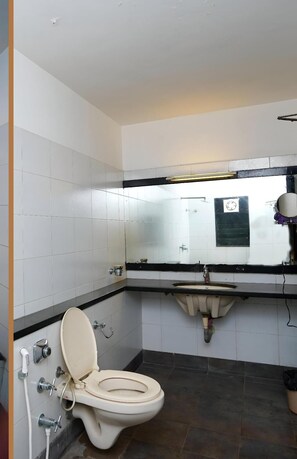 Suite Room with Bath Tub | Bathroom