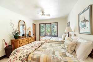 5 bedrooms, Internet, bed sheets - Ski Trail Chalet – North | 5BR Mt Retreat! (Steamboat Springs)