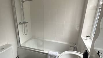 Baignoire, serviettes fournies