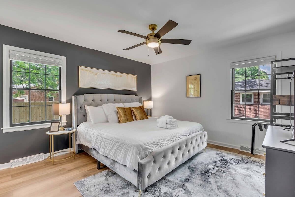 King Beds-Fire Pit-Minutes to Downtown & Beaches