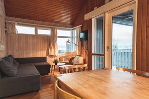 Cottage - 2- Bedroom with Sleeping Loft, 1-8 Guests | Living area