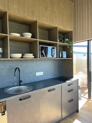 Luxury Cottage - 1 Double Room with Sleeping Loft, 1-4 Guests | Baño