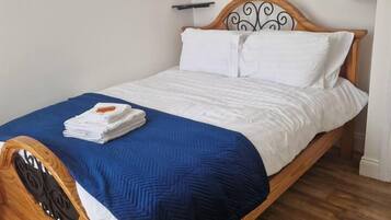 Apartment | 1 bedroom, bed sheets