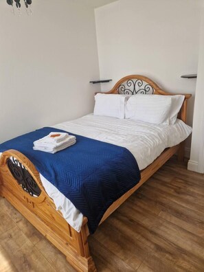 Apartment | 1 bedroom, bed sheets - Beautiful 1-bed Apartment in Cork (Cork)