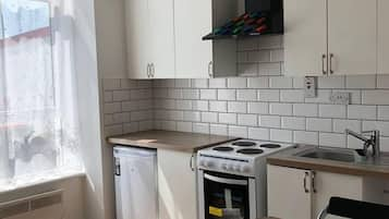 Apartment | Private kitchen | Fridge, oven, stovetop, electric kettle