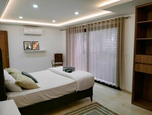 4 bedrooms, WiFi, bed sheets