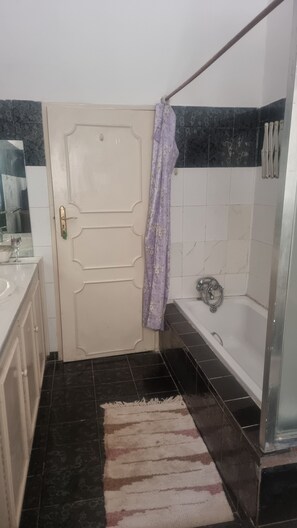Bathroom - The Gallery Boutique Hotel (Harare)
