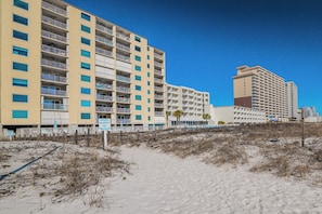 Exterior - Castaways Condo on the beach! (Gulf Shores)
