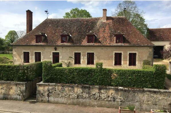 Exterior - Le Vieux Colombier (Pouzy-Mésangy)