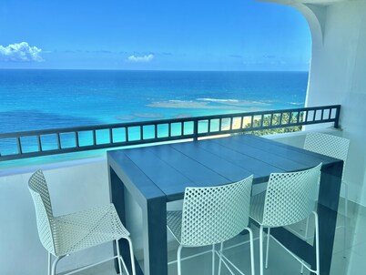 Penthouse Big Balcony Beachfront access 2 King Beds 2Baths
