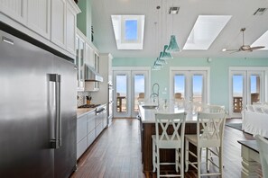 Maison, 4 chambres | Cuisine privée | Réfrigérateur, four, cafetière/bouilloire