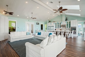 House, 4 Bedrooms | Living area | Smart TV, streaming services