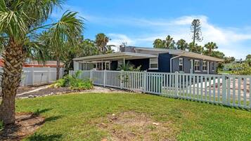 Condo, 2 Bedrooms | Exterior