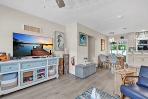 Condo, 2 Bedrooms | Living area