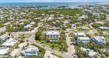 Seaduction Ami A 2 Bedroom Condo by RedAwning