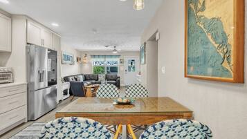 Condo, 2 Bedrooms | Dining