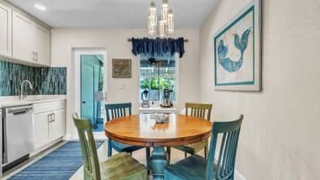 Condo, 2 Bedrooms | Dining
