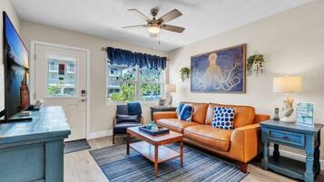 Condo, 2 Bedrooms | Living area