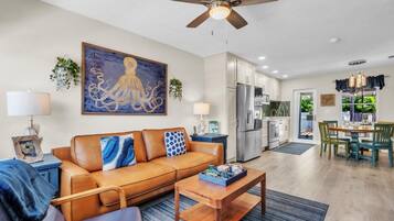 Condo, 2 Bedrooms | Living area