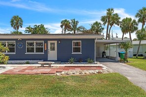 Condo, 2 Bedrooms | Exterior