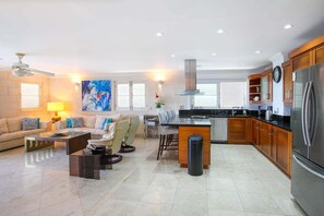 Appartement, 3 chambres | Coin séjour