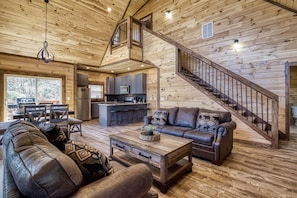 Living area - Ern866 - Ole Smoky 3 Bedroom Cabin by RedAwning (Pigeon Forge)