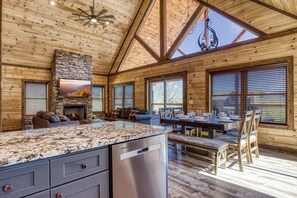 Ferienhütte, 3 Schlafzimmer | Eigene Küche | Kühlschrank, Ofen, Wasserkocher mit Kaffee-/Teezubehör, Toaster