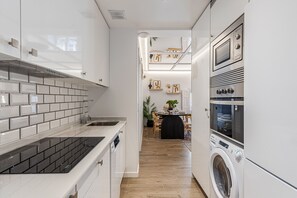 Kjøleskap, mikrobølgeovn, ovn og oppvaskmaskin