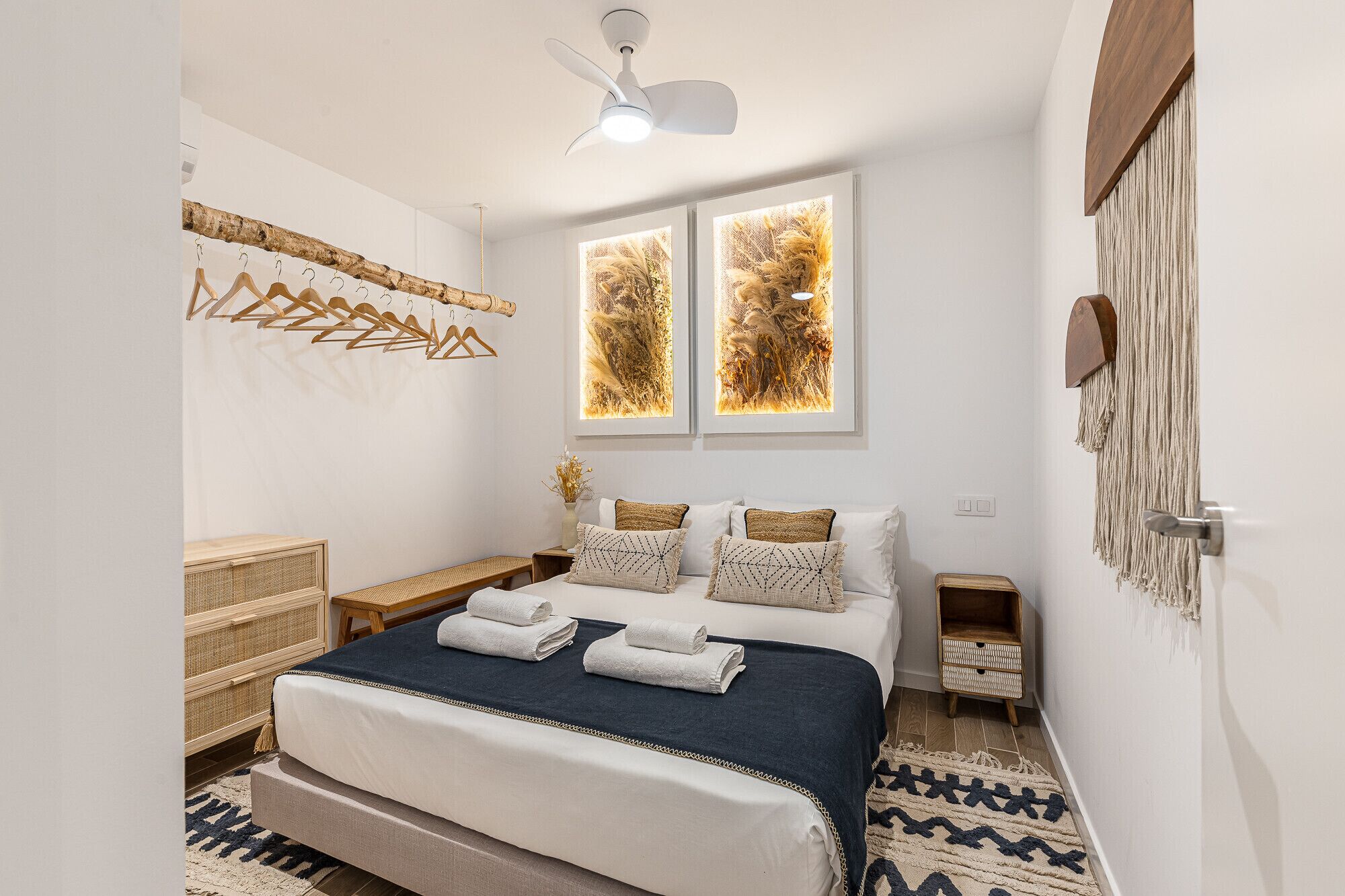 2 室のベッドルーム、アイロン / アイロン台、WiFi (無料)