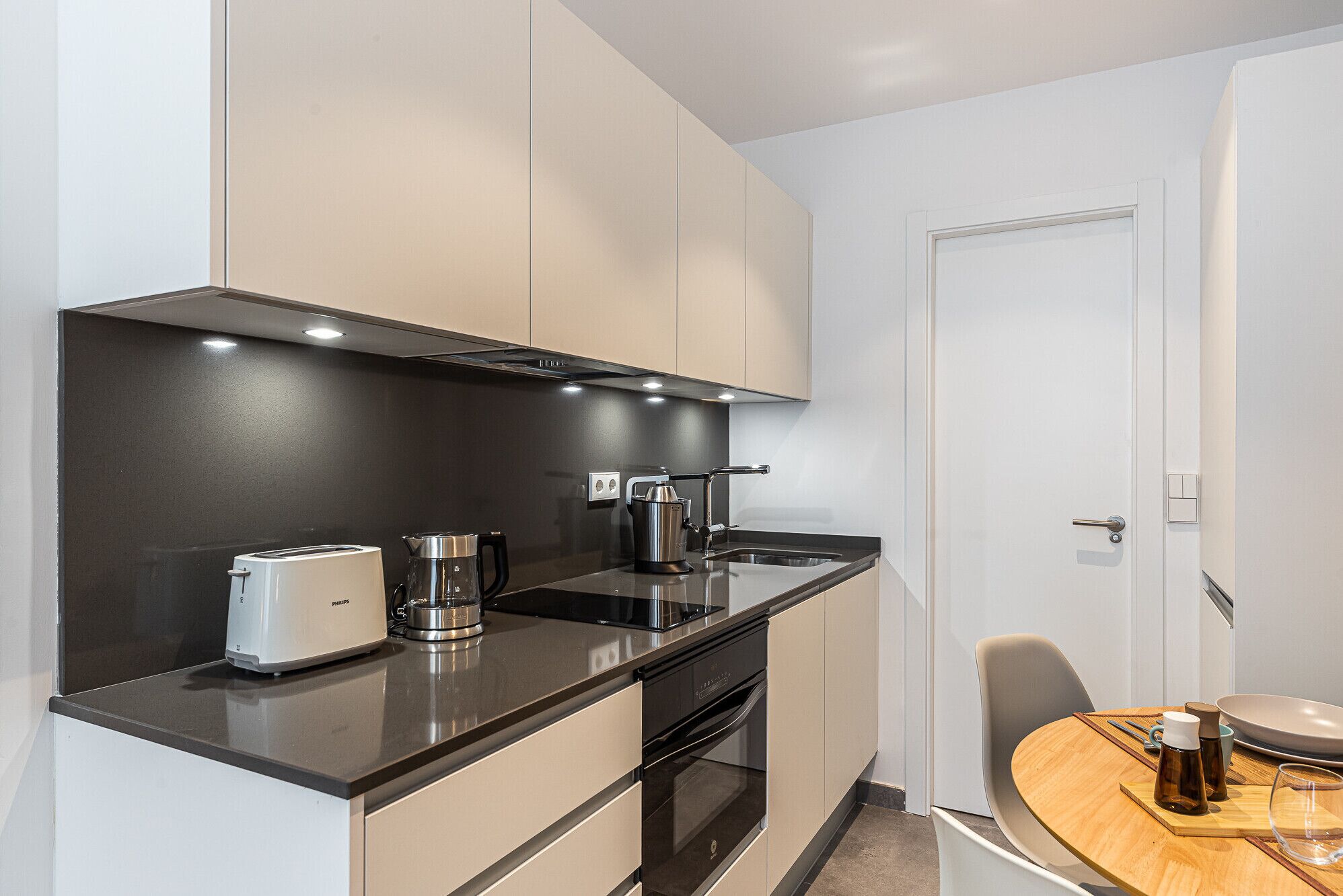 Kühlschrank, Mikrowelle, Ofen, Geschirrspüler