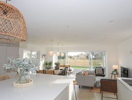 Cottage | Dining