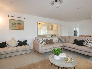 Living area - Ysgol Fawr (Tyn-y-Gongl)