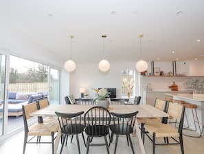 Cottage | Dining - Ysgol Fawr (Tyn-y-Gongl)