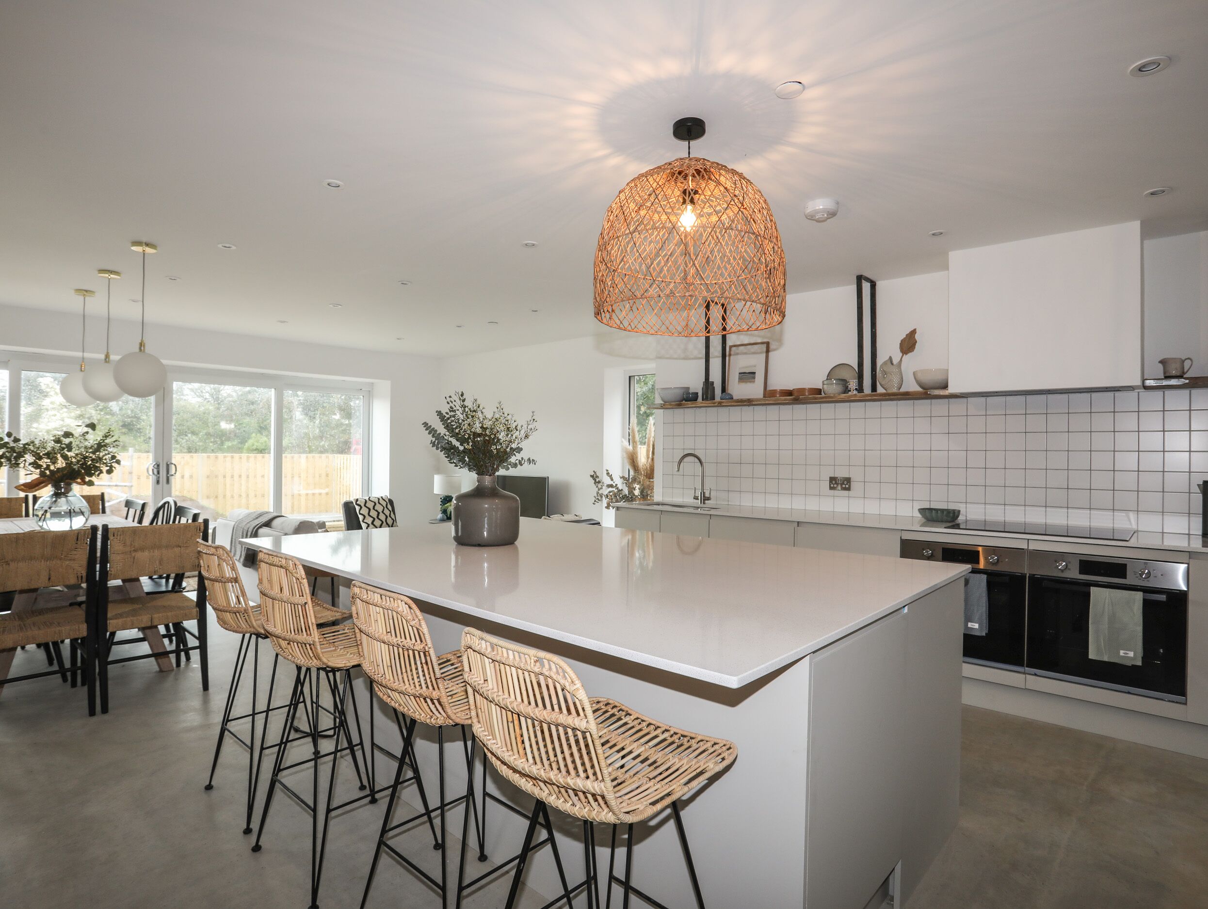 Refrigerador, lavavajillas, tetera/pava eléctrica, tostadora