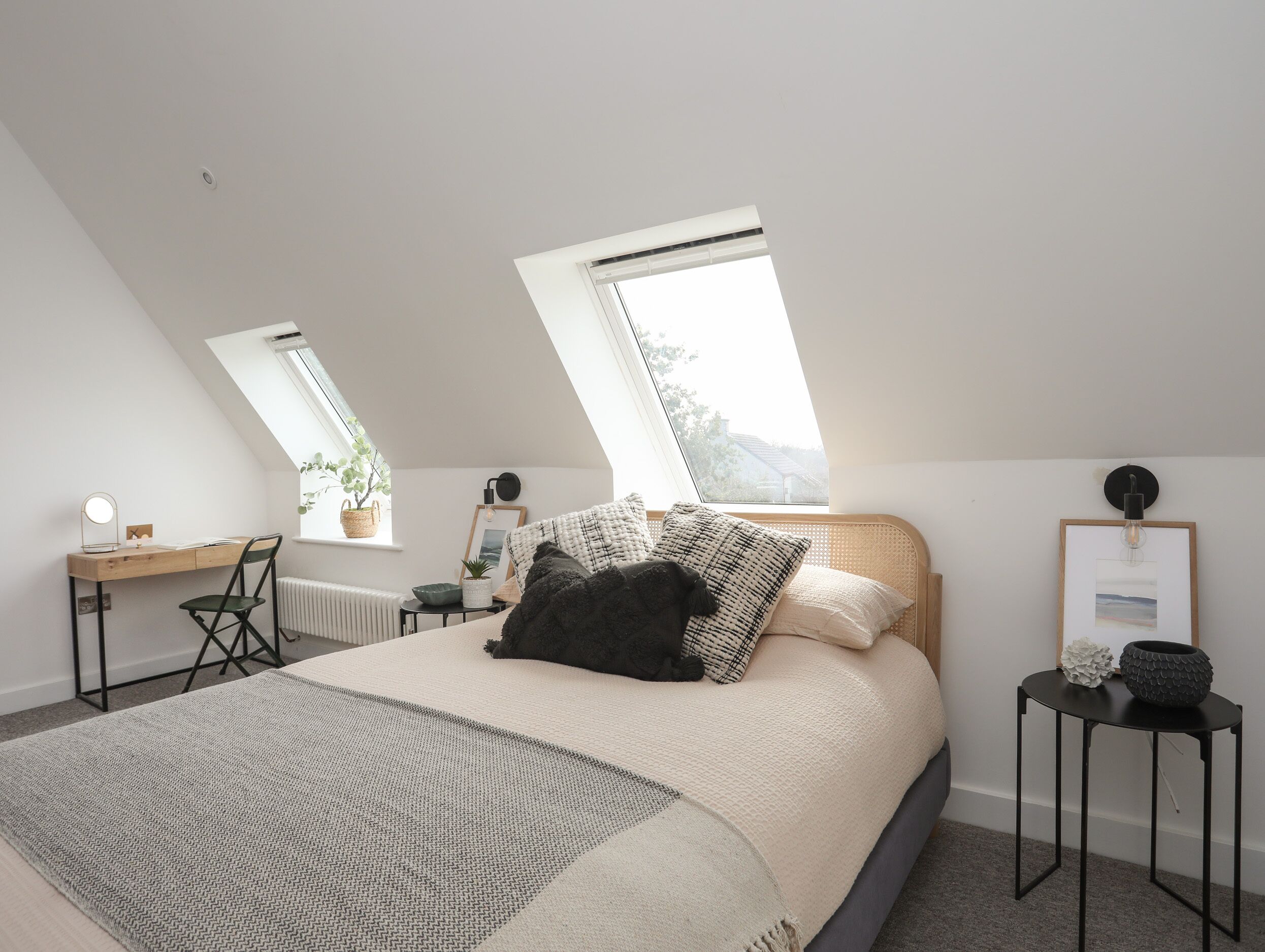 2 Schlafzimmer, individuell dekoriert, individuell eingerichtet