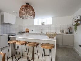 冰箱、洗碗机、电热水壶、烤面包机