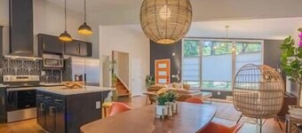 Athens MCM Inn | Great Location!