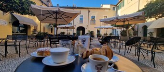 house with UNESCO monuments view: San Vitale, Galla Placidia