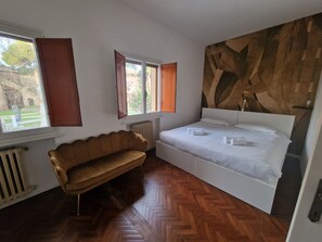 4 camere, ferro/asse da stiro, Wi-Fi gratuito, lenzuola