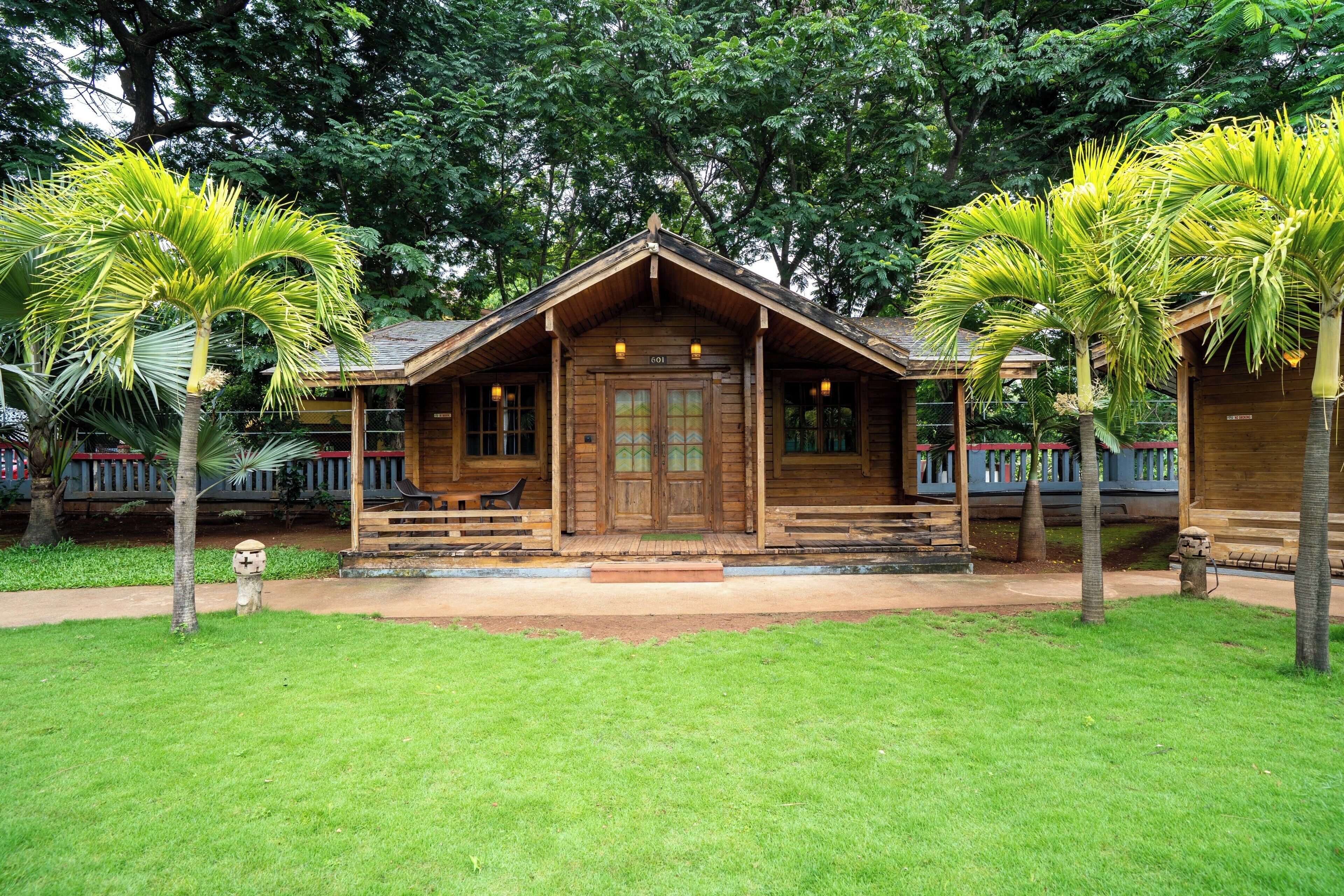 Luxury Cottage | Garden view