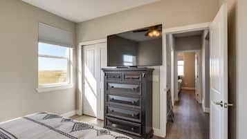 Huis (3 Bedrooms) | 3 slaapkamers, een laptopwerkplek, een strijkplank/strijkijzer
