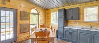 Melbourne Home w/ Fire Pit on the White River!