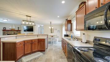 House (3 Bedrooms) | Interior