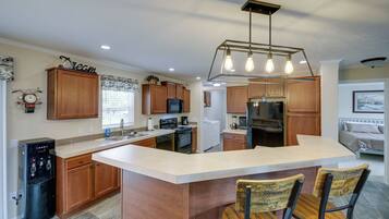 House (3 Bedrooms) | Interior