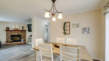 House (3 Bedrooms) | Interior
