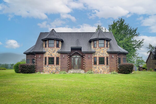 Cottage (3 Bedrooms) | Front of property