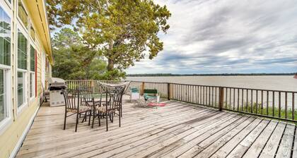 Pet-friendly Checotah Home w/ Deck & Lake Views!