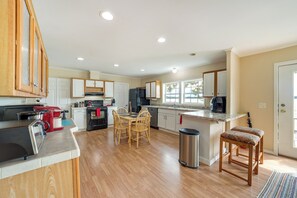 House (4 Bedrooms) | Interior